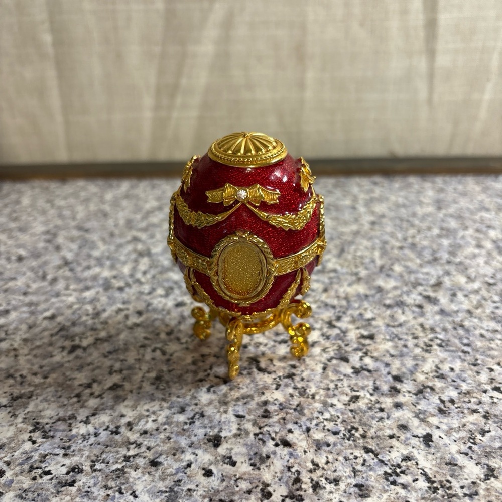 Joan Rivers Imperial Treasures The Portrait Enamel Egg Figurine